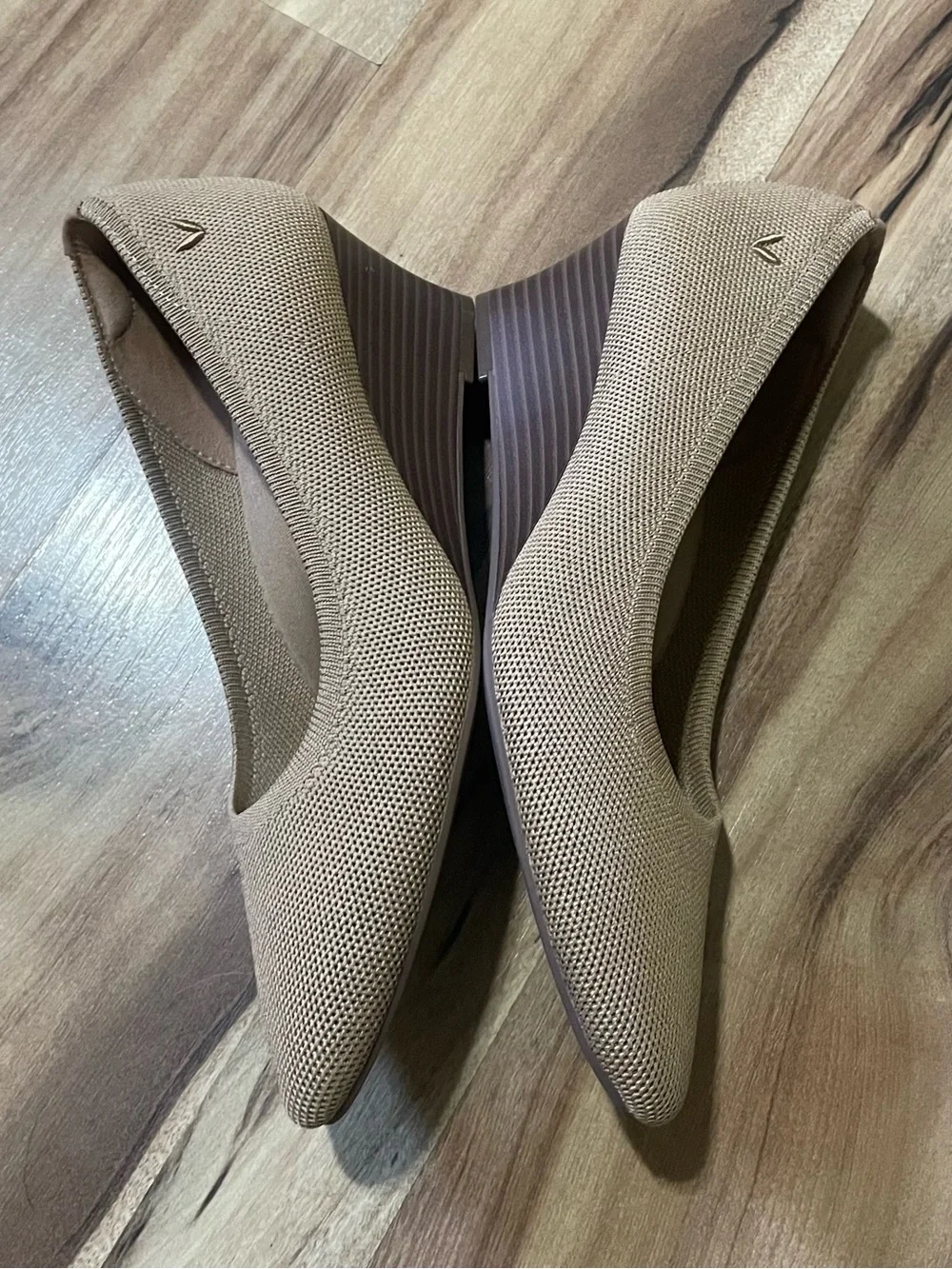 Vivaia Round Toe Wedge Pumps Tan Knit Sustainable Comfort Shoes Womens 39.5/8.5